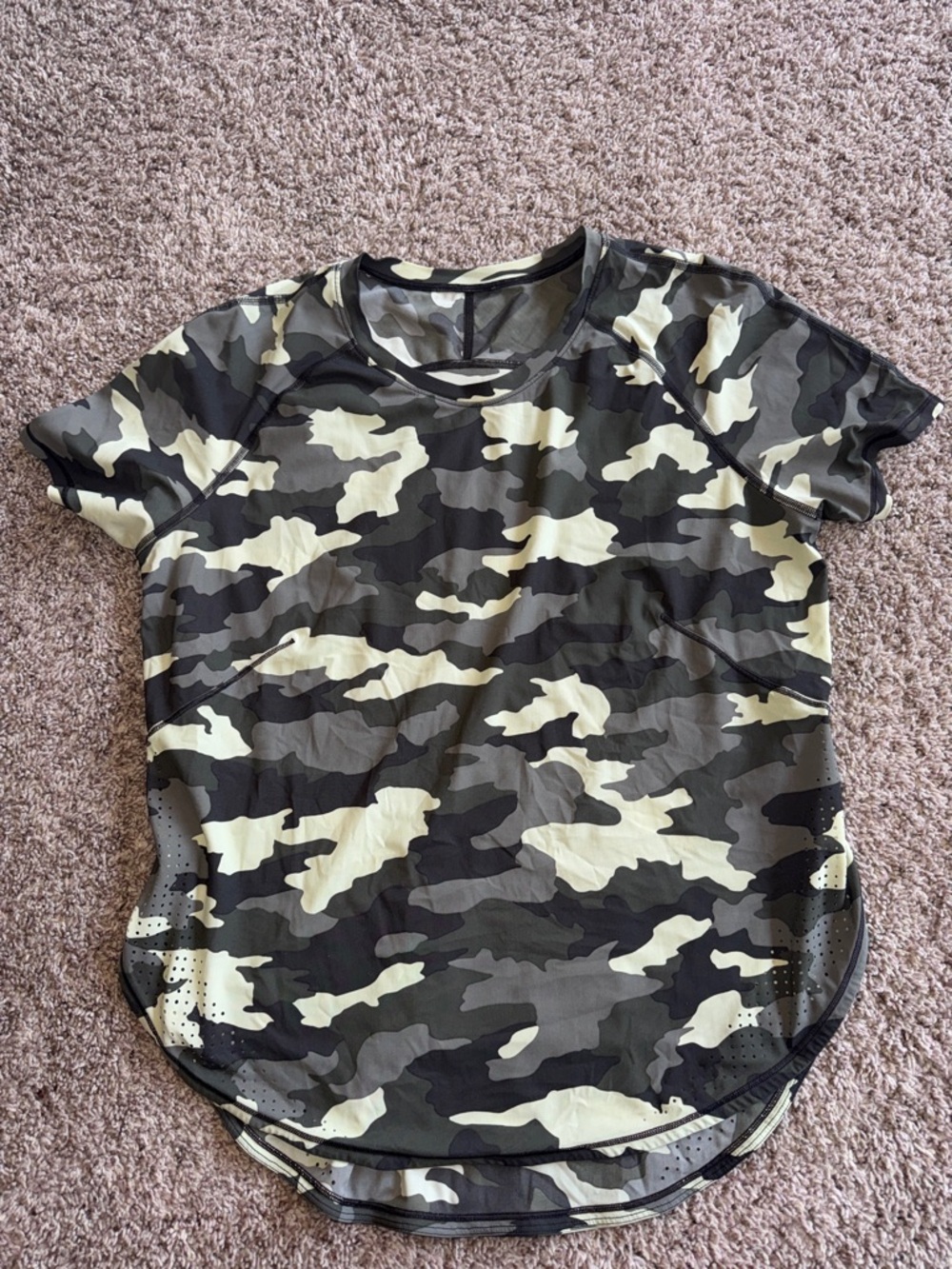 Lululemon stretch camo running tee size 4/6